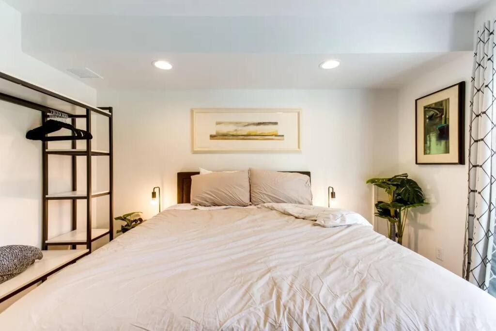 Brand New Two Room Apartment Building On A Park 덴버 외부 사진